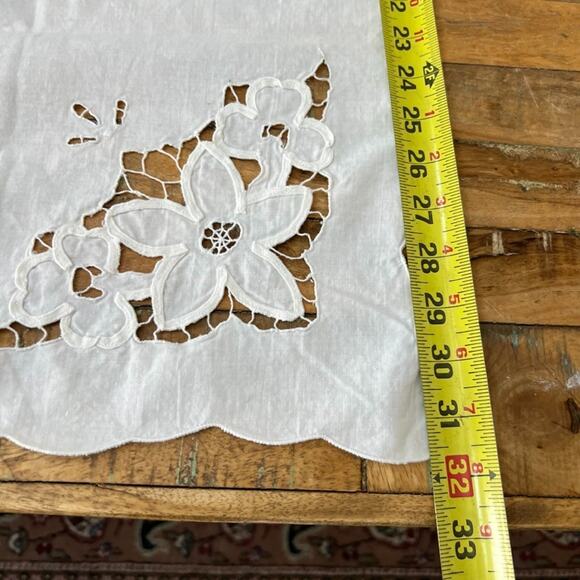 Imperial Elegance Tablecloth White Doily Square 32x32 in 100% Cotton - Picture 9 of 10